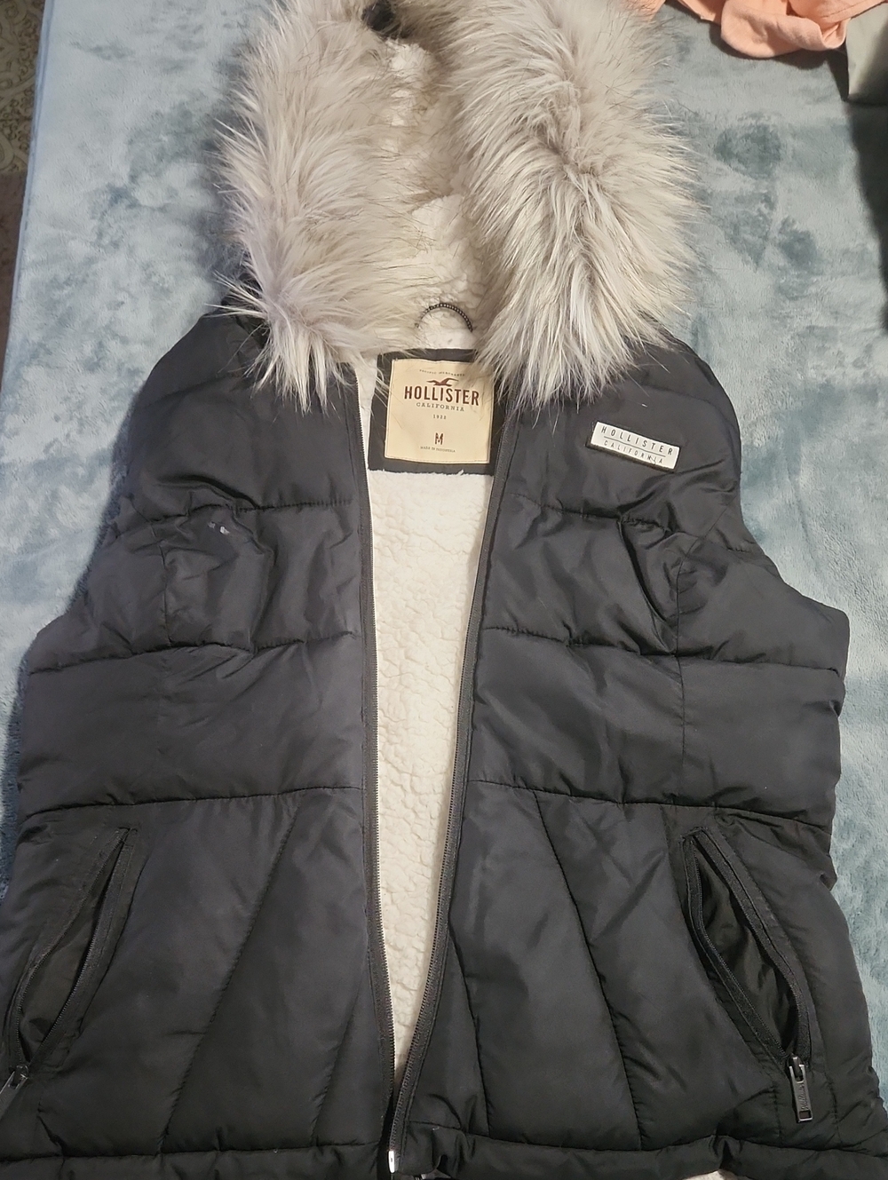 Hollister Black Quilted Puffer Vest with Faux Fur Trim